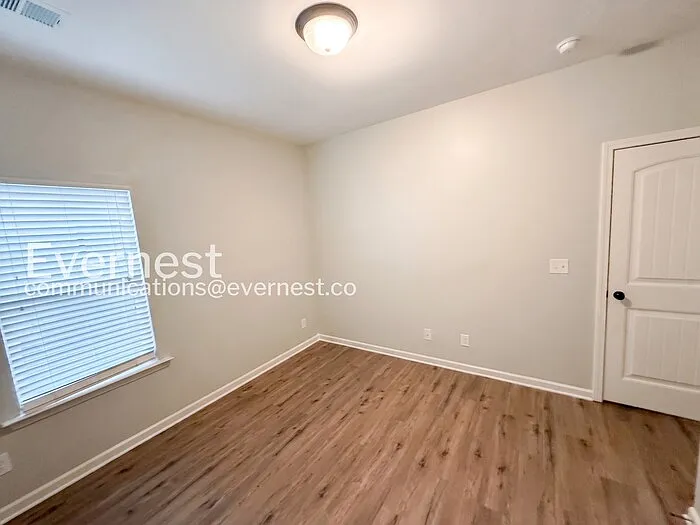 208 Hampton Dr — Photo 16