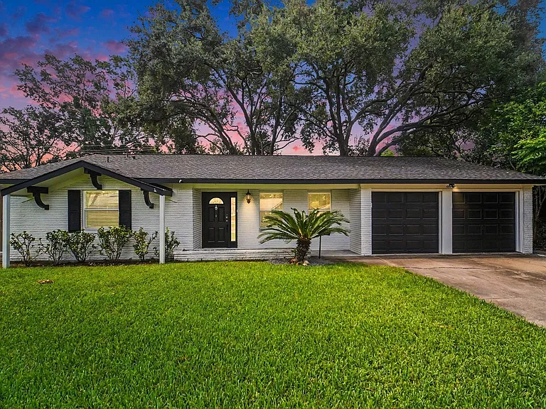 9323 Meadowbriar Ln — Photo 40