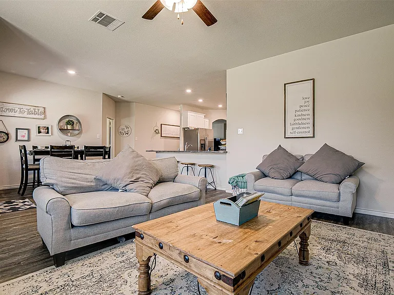 593 Jamestown Ln — Photo 14