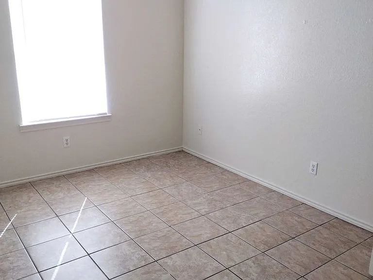1504 Windward Dr — Photo 5