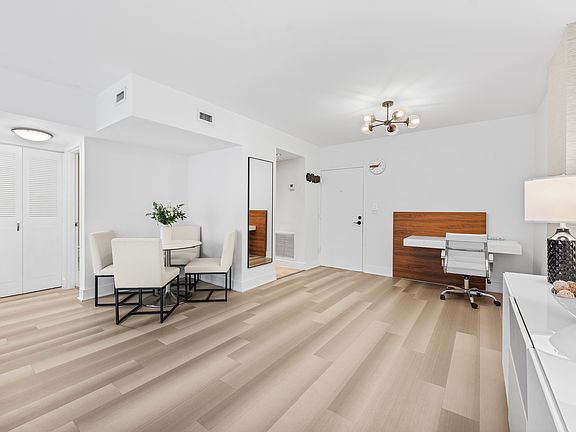 5th image of 800 West Ave APT 210