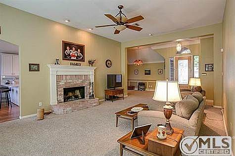 4th image of 1428 Clear Creek Dr
