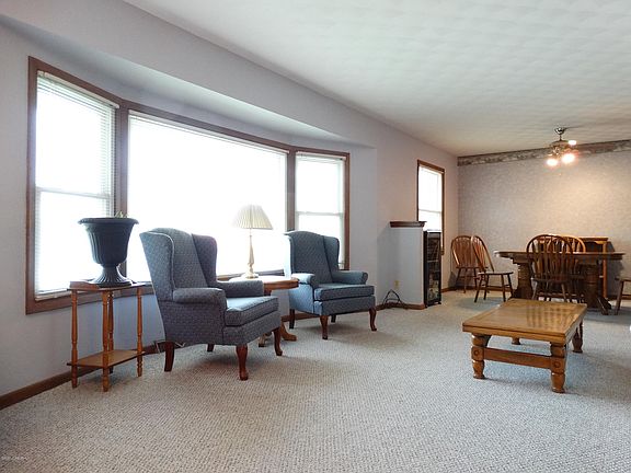 3rd image of 2510 Orchard Ln