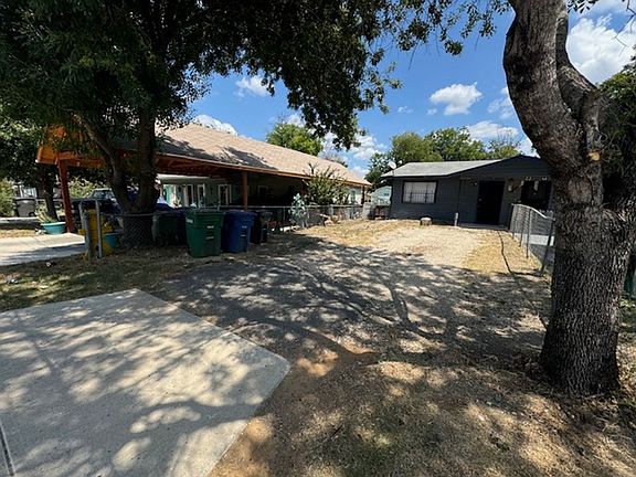 2nd image of 528 N San Eduardo Ave