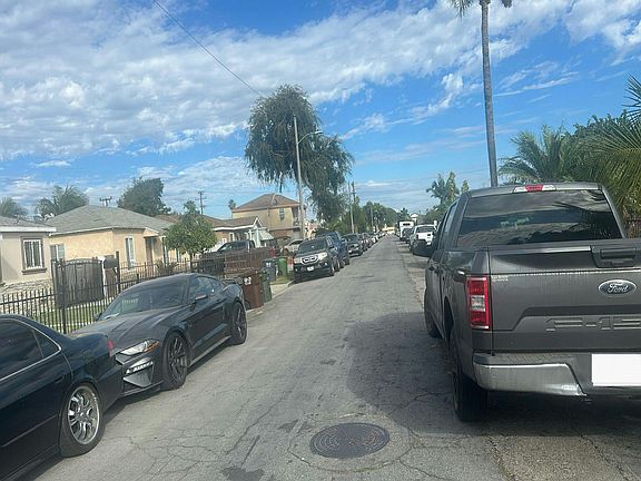 5th image of 1214 E Glencoe St