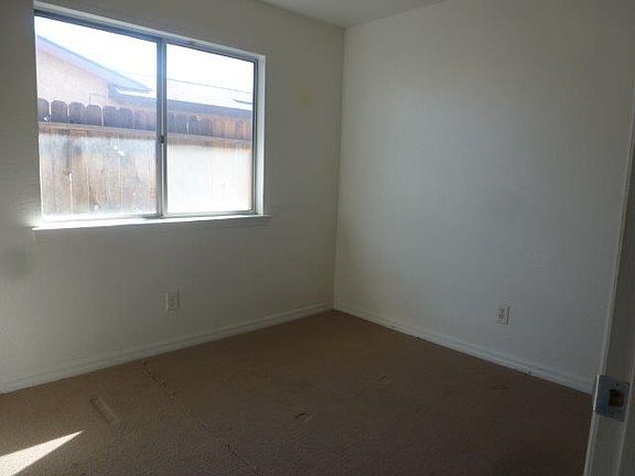 4th image of 25078 Tower St