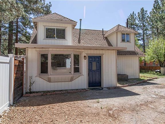 3rd image of 601 E Meadow Ln