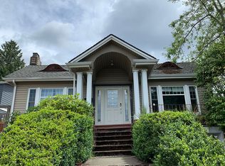 2828 32nd Ave S, Seattle, WA 98144