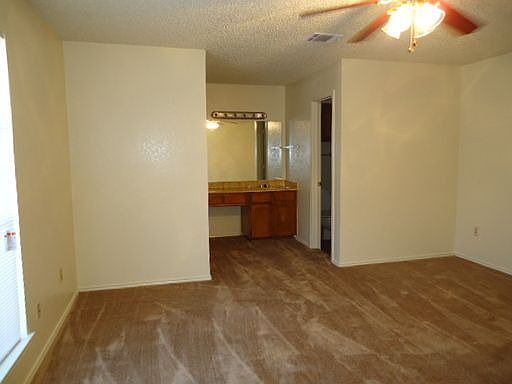 5th image of 2208 Summer Place Dr