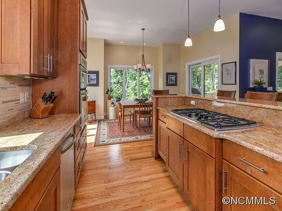 5th image of 21 Wild Cherry Dr