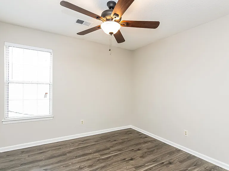 1886 Towson Ln — Photo 8
