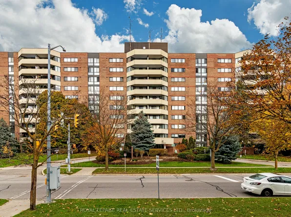 40 Baif Blvd #313, Richmond Hill, ON L4C 5M9