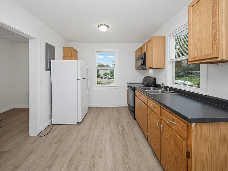740 W 1st St — Photo 16