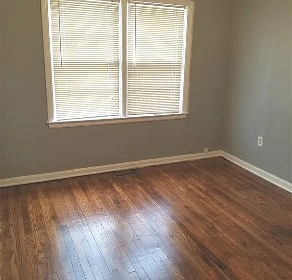 900 Vest Dr — Photo 5