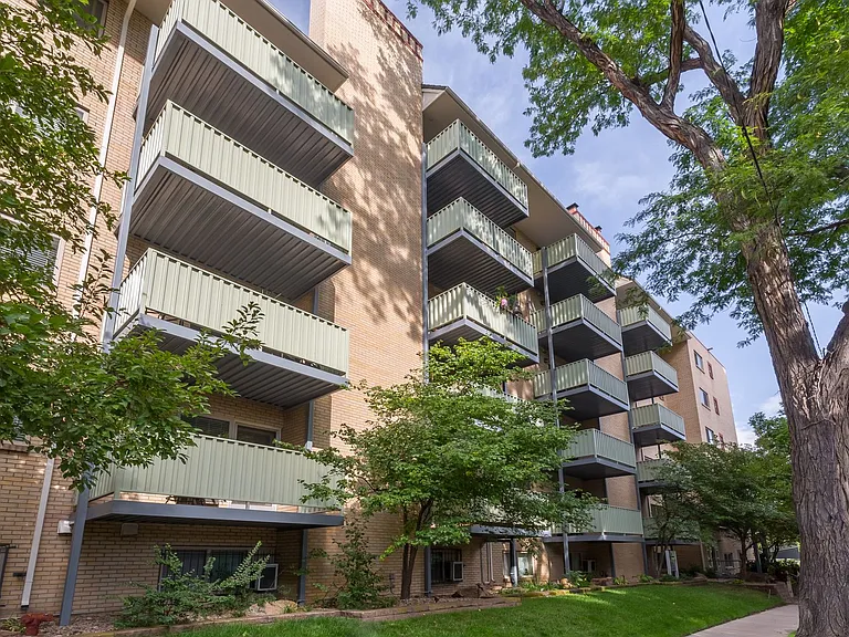 La Fonda Apartments — Photo 18