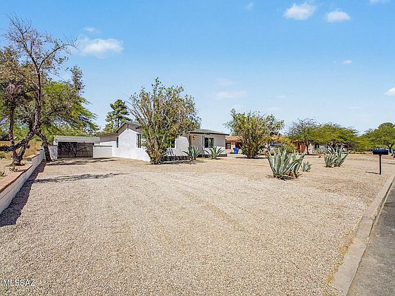 3rd image of 2551 E Monte Vista Dr
