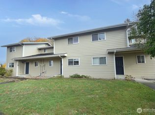 92 Quinn Ave #A-B, Marysville, WA