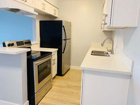 2nd image of 301 Magnolia Ave APT 12