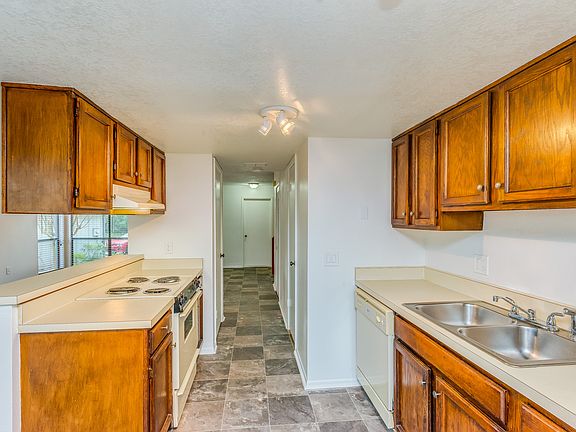 4th image of 809 Park Lake Pl
