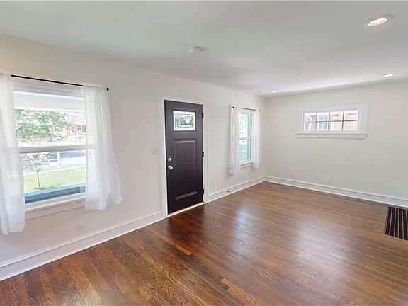 3rd image of 6163 Charlotte St