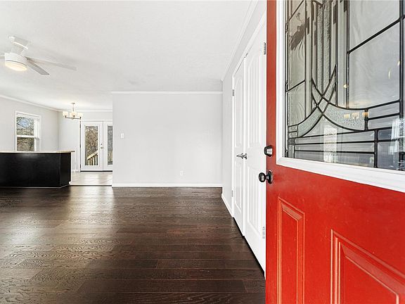5th image of 150 Dogwood St