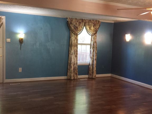 2nd image of 1829 Queen Anne Sq