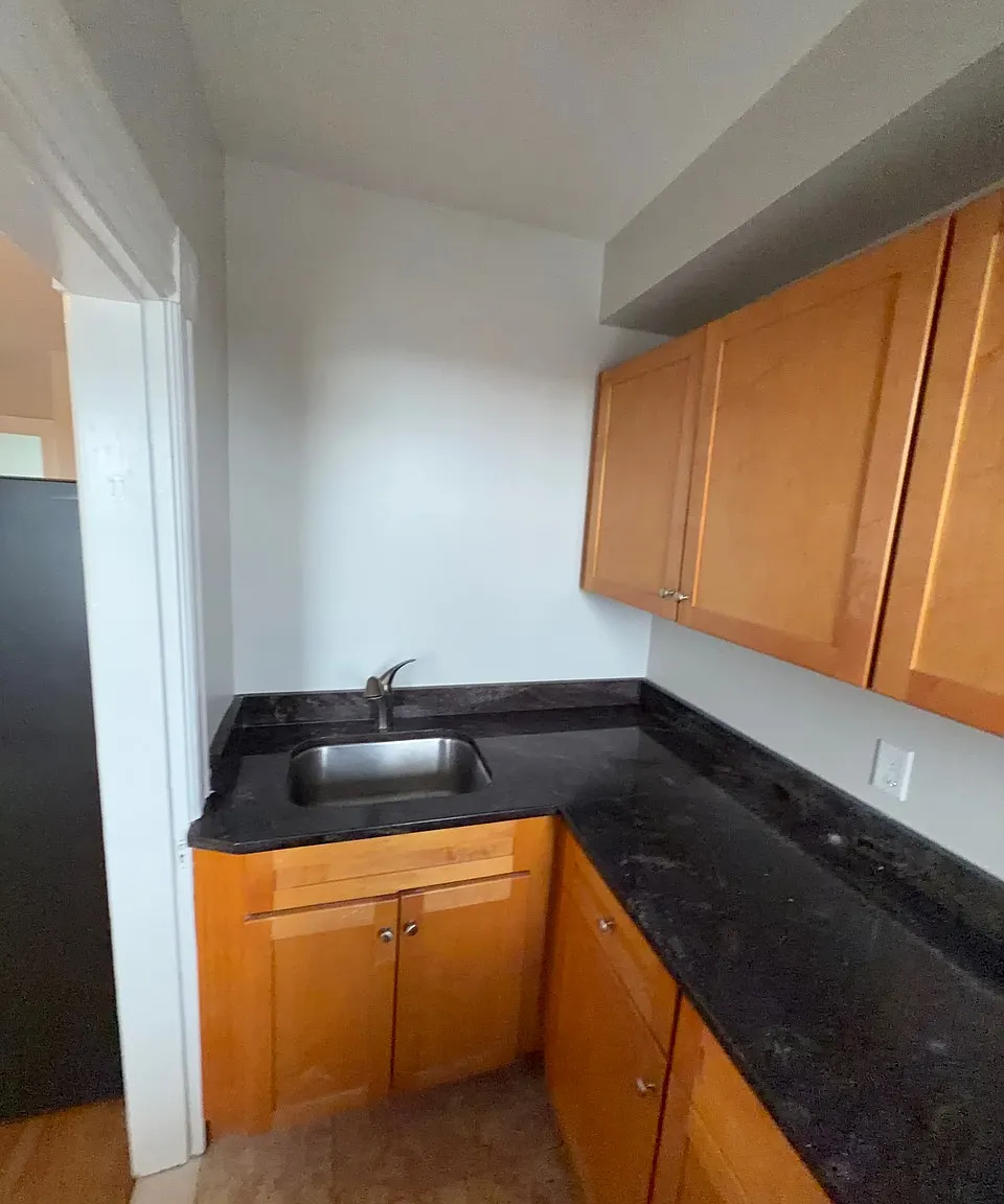 3 bed, 1000 sqft, $2,000 — Photo 3