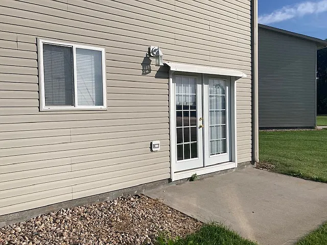 204 Saratoga Cir — Photo 13