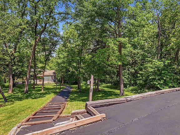 3rd image of 320 W Wachter Rd