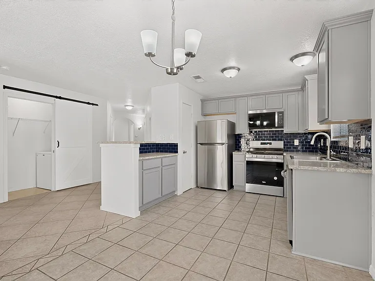 Sirocco Pl NW — Photo 7