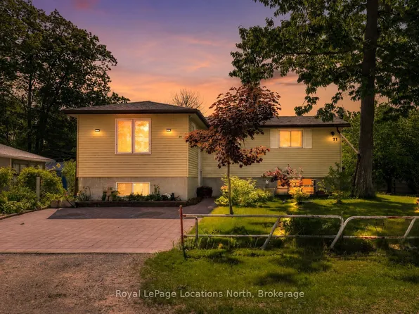 77 Laidlaw St, Wasaga Beach, ON L9Z 2L2