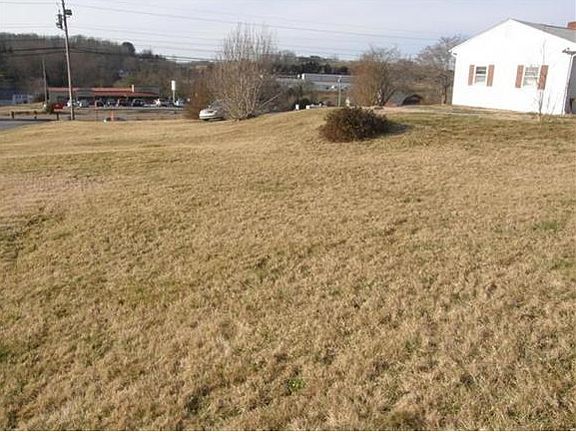 3rd image of 5461 Carlton Ln
