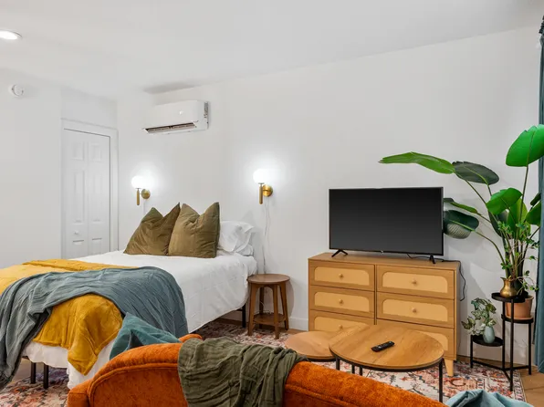 12242 SE Raymond St, Portland, OR 97236