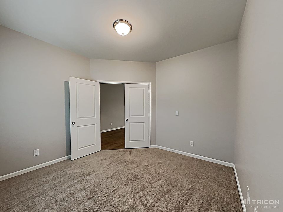 1st image of 909 Little Dog Ln
