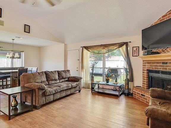 4th image of 312 Westminster Dr