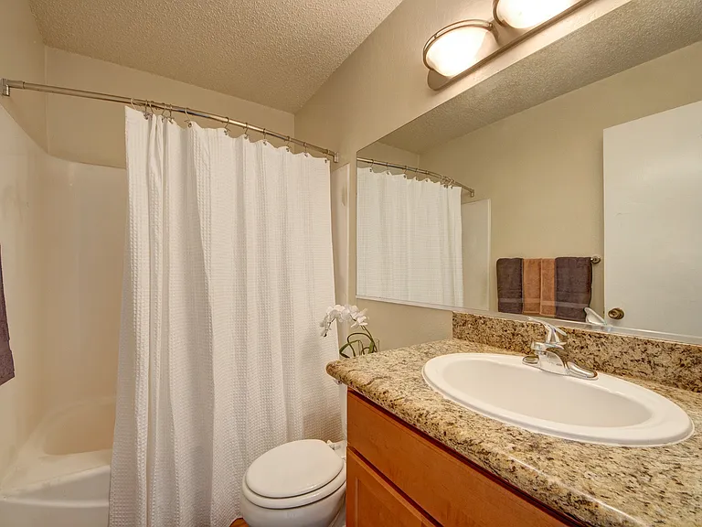 Avalon Springs — Photo 10