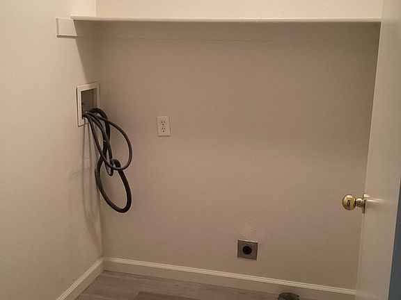 5th image of 299 Sweetwater Cir Unit D