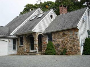 8 Wicklow Rd, Westerly, RI 02891