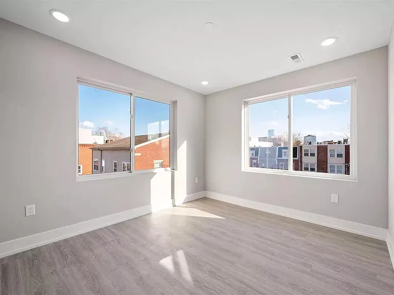 649 N 35th St #202 — Photo 12