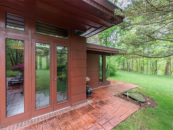 5th image of 394 Sherry Ln