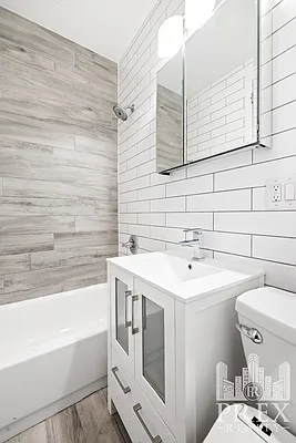 Bathroom, photo 1