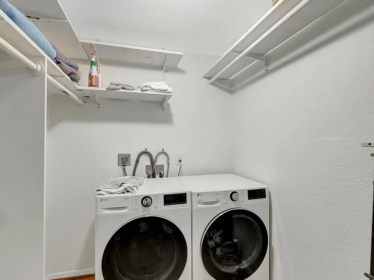 3100 NE 49th St #403 — Photo 30