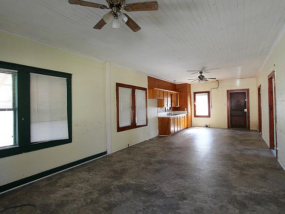 4th image of 608 Vidrine St