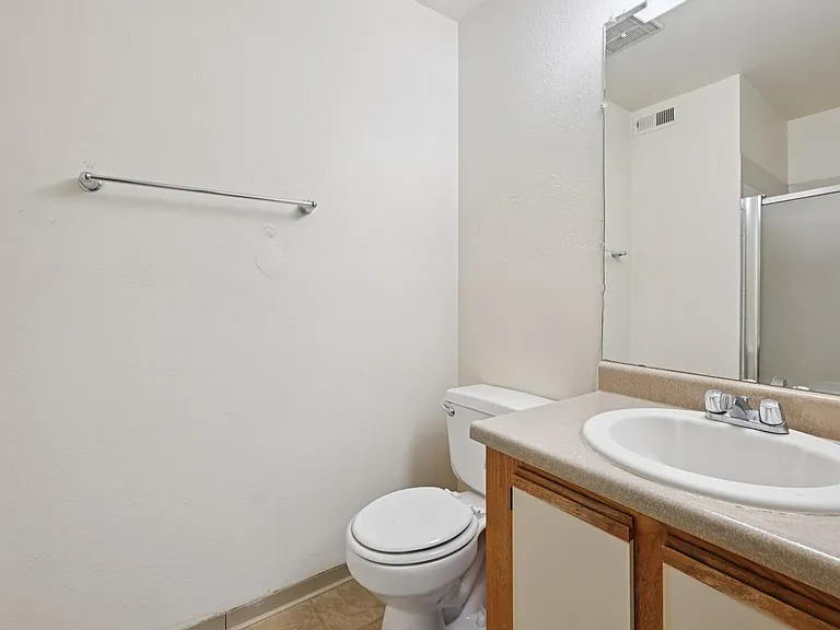 Hunter's Run Apartments — Photo 16
