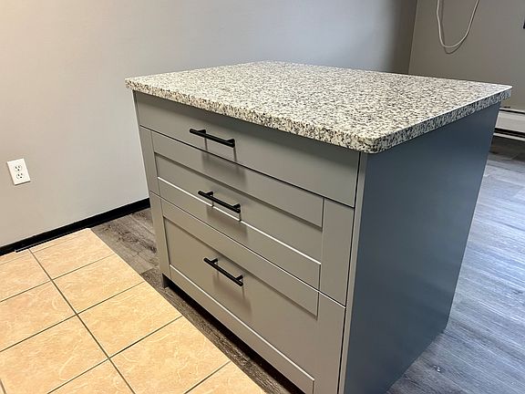 island with pull out drawers