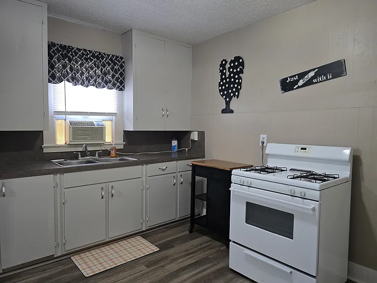 813 S Rogers St — Photo 15
