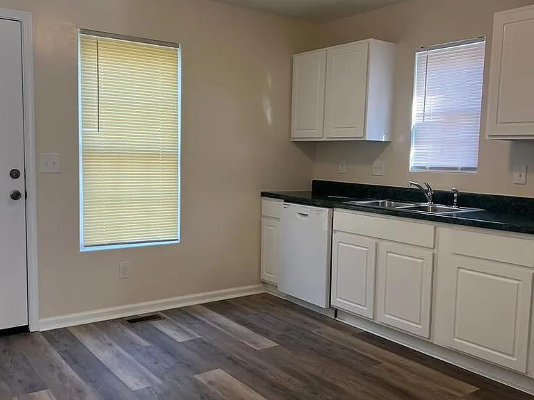 408 Snow St — Photo 4
