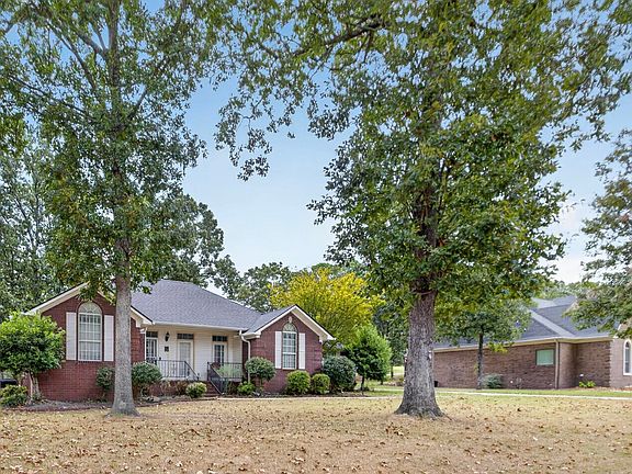3rd image of 18 Turnberry Dr