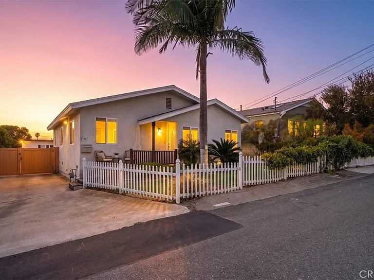1108 Palm Ln — Photo 1
