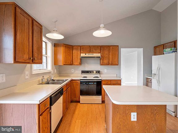 3rd image of 13 Atina Dr